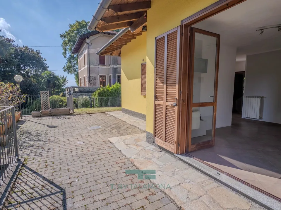 Apartment with garden and garage – photo 3 of 13