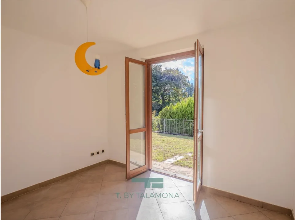 Apartment with garden and garage – photo 11 of 13