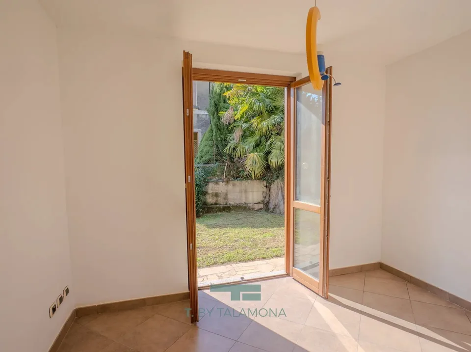 Apartment with garden and garage – photo 12 of 13