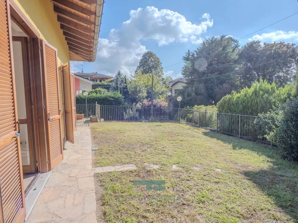 Apartment with garden and garage – photo 13 of 13