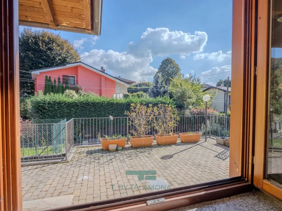 Apartment with garden and garage – photo 10 of 13