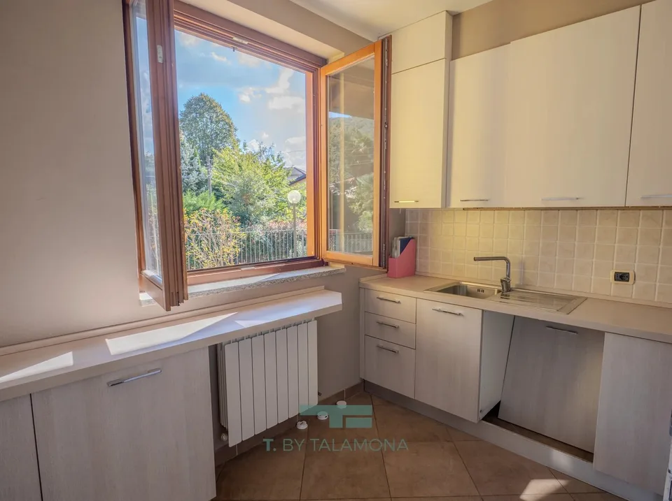 Apartment with garden and garage – photo 9 of 13