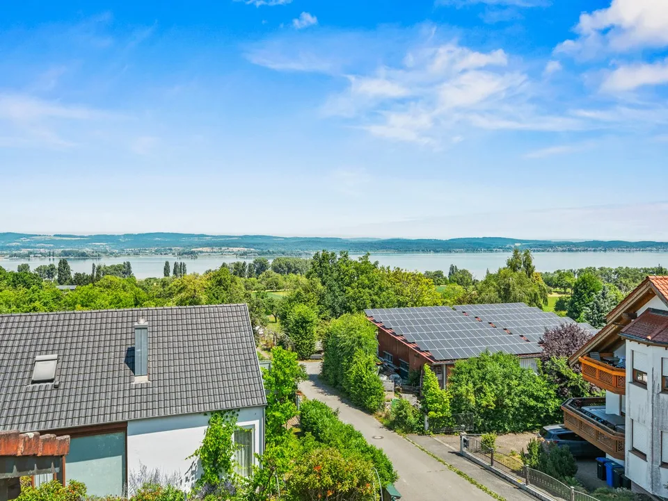Charmante 5.5-Zimmer-Dachgeschosswohnung mit Panoramablick in Gaienhofen – Foto 4 von 17
