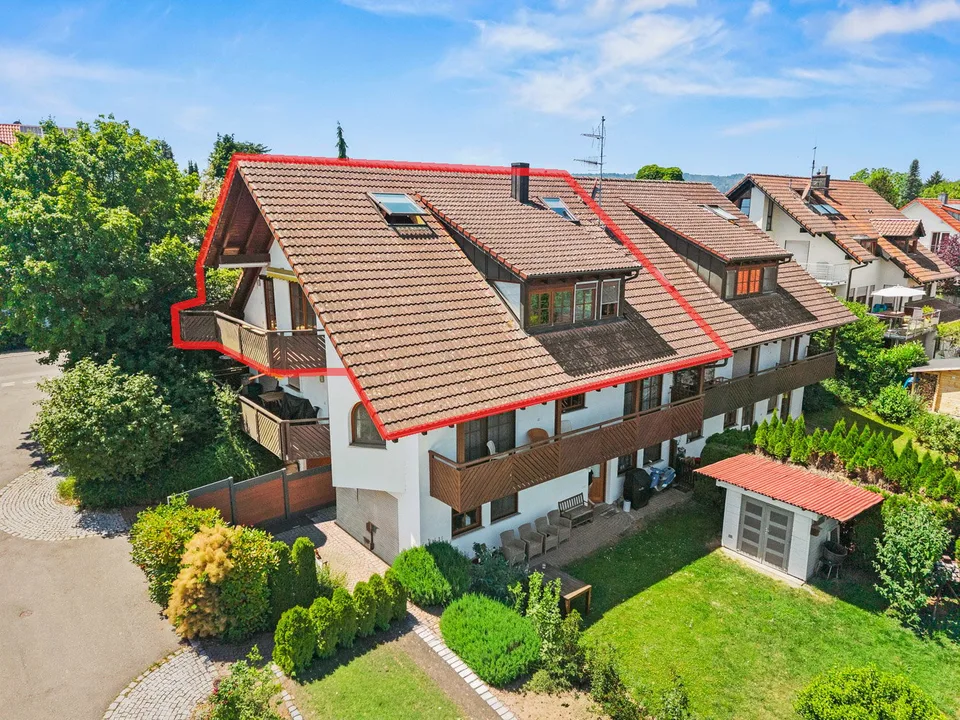 Charmante 5.5-Zimmer-Dachgeschosswohnung mit Panoramablick in Gaienhofen – Foto 2 von 17
