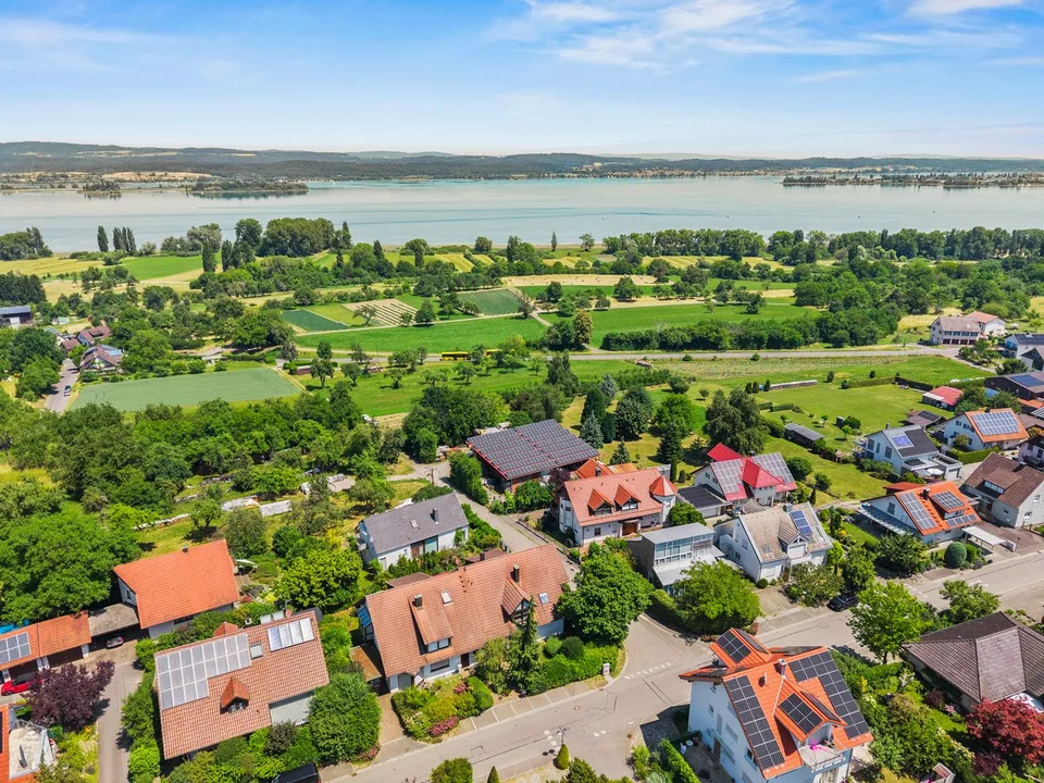 Charmante 5.5-Zimmer-Dachgeschosswohnung mit Panoramablick in Gaienhofen – Foto 3 von 17