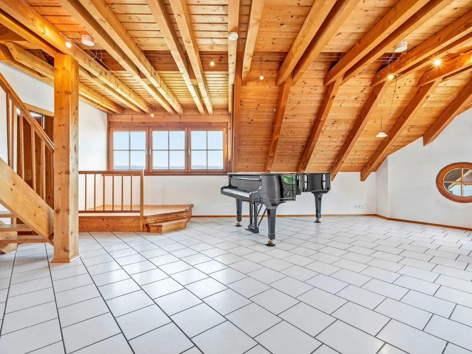 Charmante 5.5-Zimmer-Dachgeschosswohnung mit Panoramablick in Gaienhofen – Foto 13 von 17