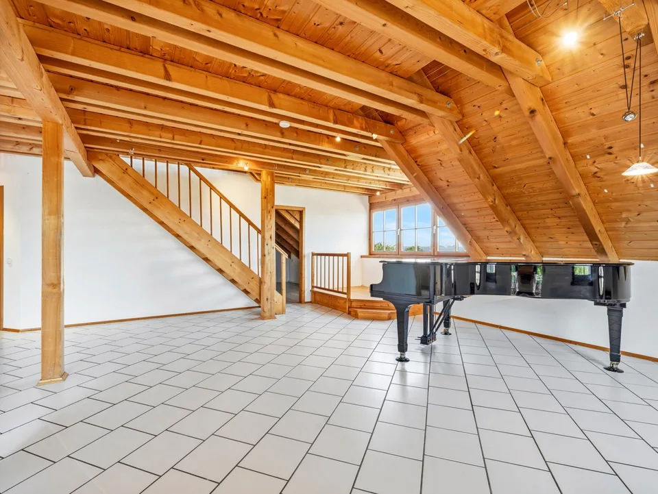 Charmante 5.5-Zimmer-Dachgeschosswohnung mit Panoramablick in Gaienhofen – Foto 7 von 17