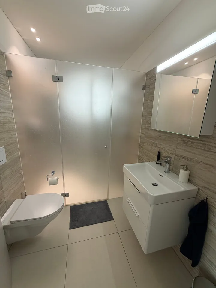 Appartamento moderno e centralmente ubicato di 3,5 locali a Uster – foto 3 di 5