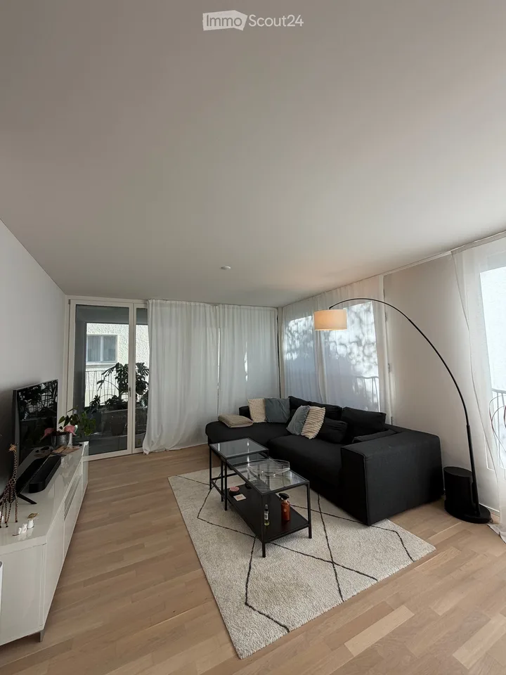 Appartamento moderno e centralmente ubicato di 3,5 locali a Uster – foto 2 di 5