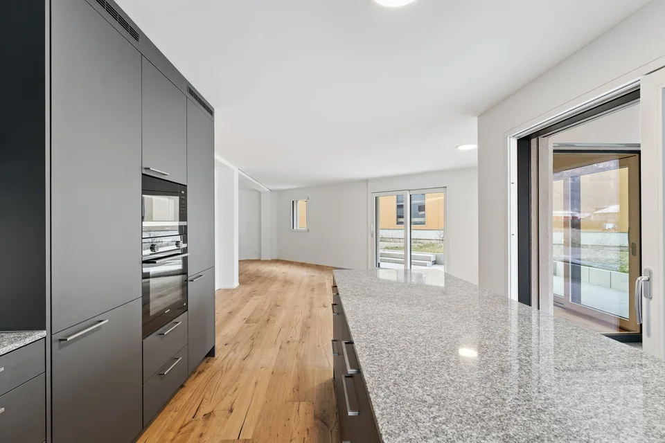 möbiliertes WG Zimmer in 5.5-Z-Gartenwohnung - Neubau – Foto 9 von 14