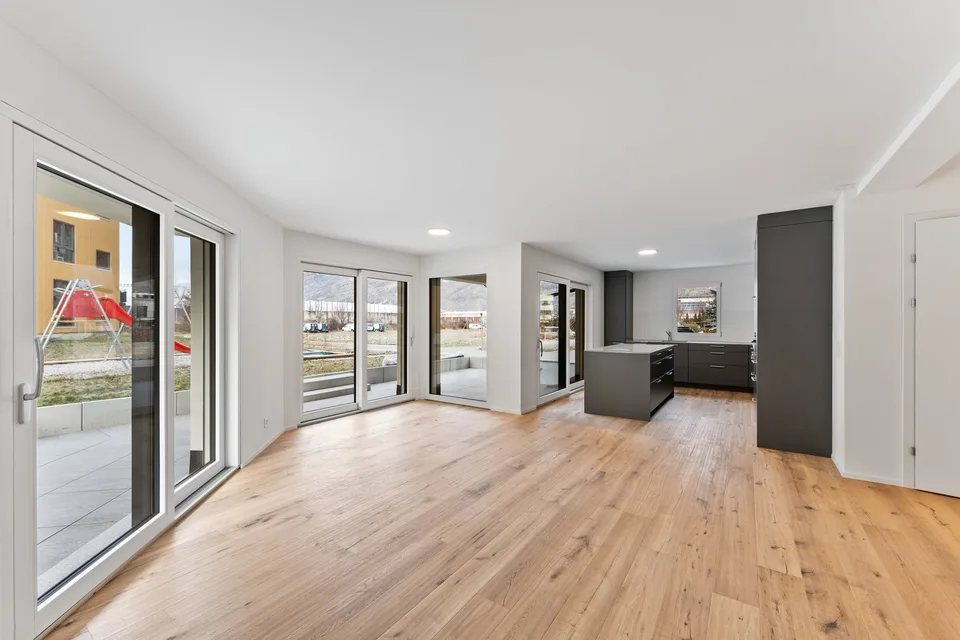möbiliertes WG Zimmer in 5.5-Z-Gartenwohnung - Neubau – Foto 2 von 14