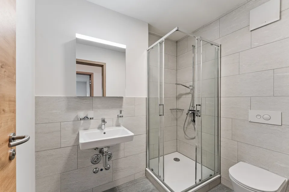 möbiliertes WG Zimmer in 5.5-Z-Gartenwohnung - Neubau – Foto 11 von 14