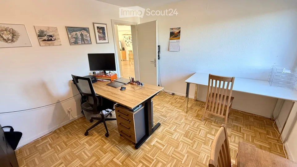 4,5 Zimmer im Obergeschoss, 2 Terrassen, eigenem Garten, Garage und Parkplatz – Foto 12 von 12