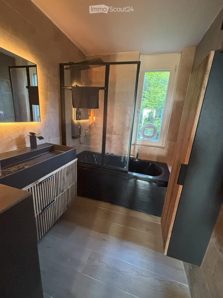 MOBILIERTES ZIMMER IN TRÄUMHAFTER WG IN LAUSANNE – Foto 2 von 5