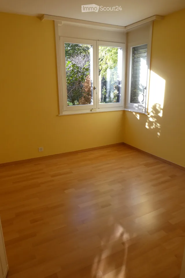 Prächtige 4,5-Zimmer-Wohnung mit Terrasse, Garten und großem Abstellraum – Foto 4 von 5