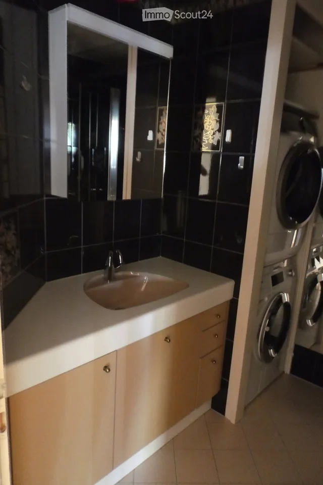 Prächtige 4,5-Zimmer-Wohnung mit Terrasse, Garten und großem Abstellraum – Foto 5 von 5