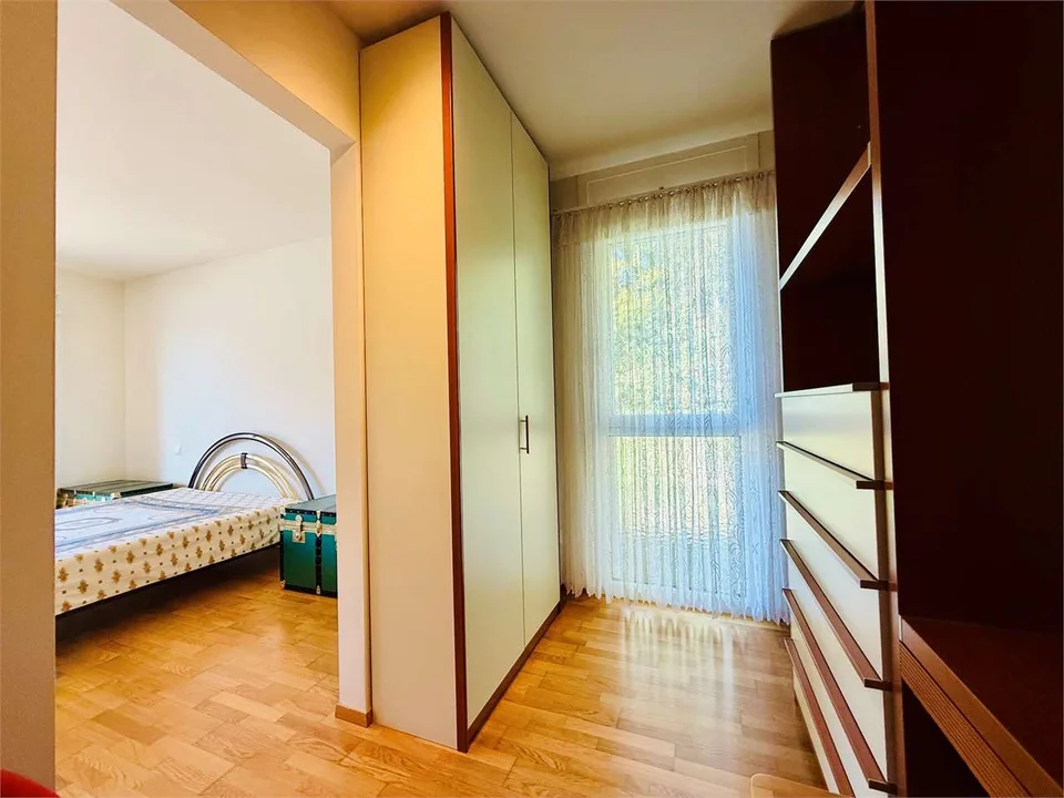 BISSONE - Geräumige 3.5-Zimmer-Wohnung mit herrlicher Seesicht, beheiztem Pool – Foto 10 von 13
