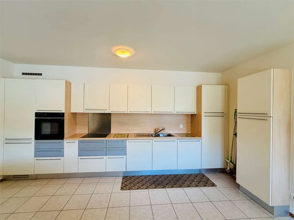 BISSONE - Geräumige 3.5-Zimmer-Wohnung mit herrlicher Seesicht, beheiztem Pool – Foto 4 von 13