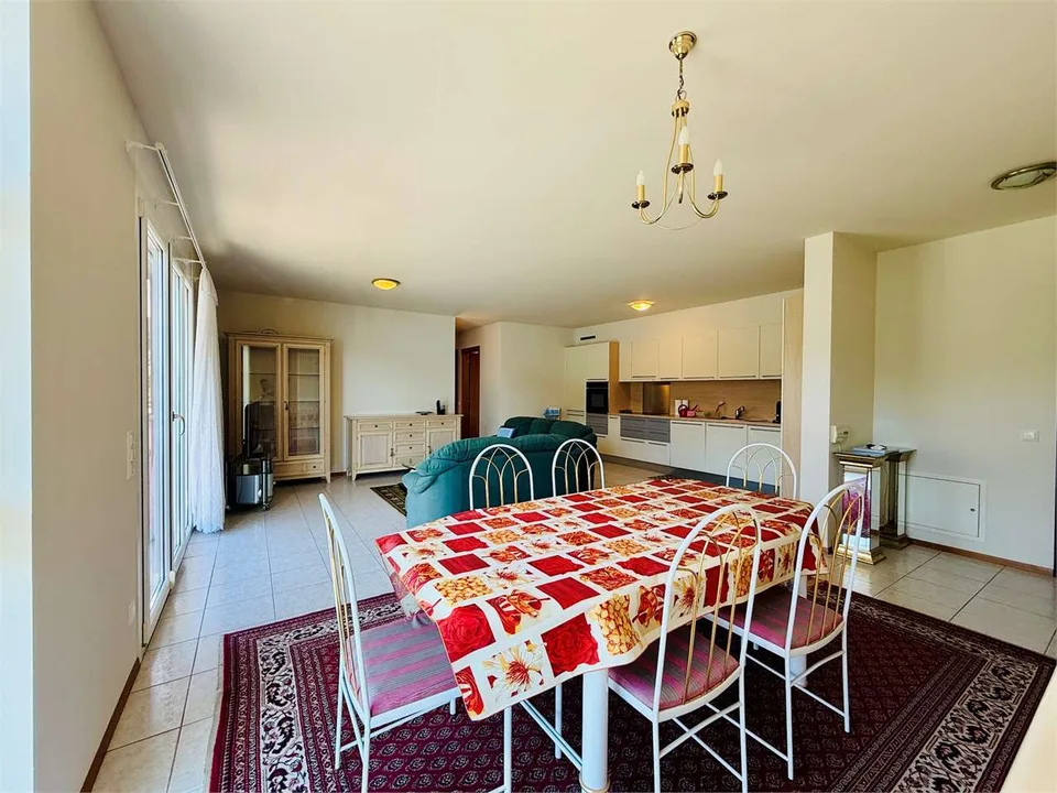 BISSONE - Geräumige 3.5-Zimmer-Wohnung mit herrlicher Seesicht, beheiztem Pool – Foto 3 von 13