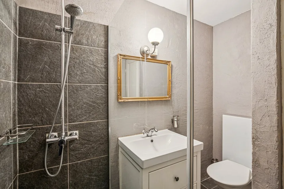 Charming 2.5-room apartment in St-Prex – photo 8 of 12