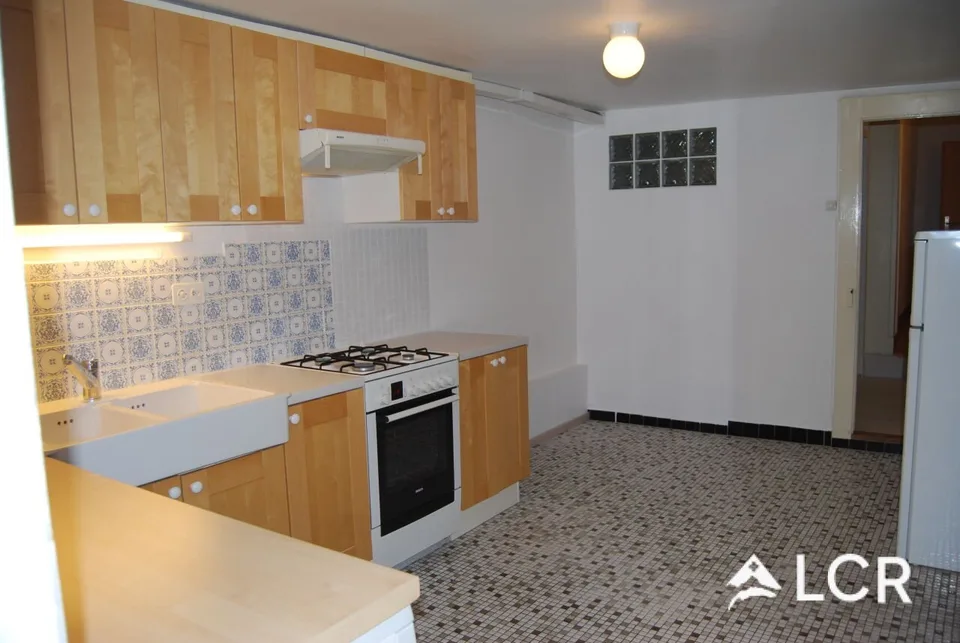 Schönes Mietshaus / 5 Wohnungen / 2 Gewerberäume – Foto 6 von 9