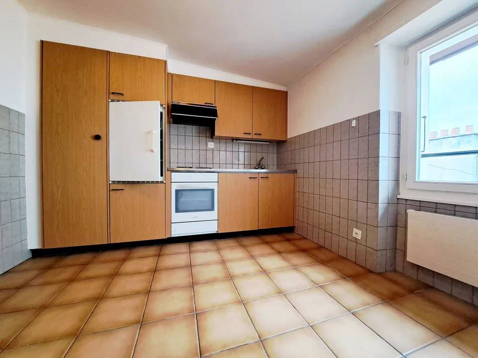 LAC 17, Geräumige 2.5-Zimmer-Wohnung mit sichtbaren Balken – Foto 3 von 6