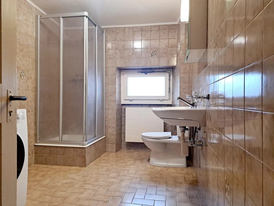LAC 17, Geräumige 2.5-Zimmer-Wohnung mit sichtbaren Balken – Foto 5 von 6