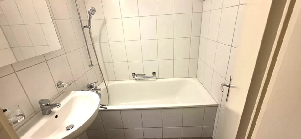 APPARTAMENTO 2 LOCALI CON DUE BALCONI VICINO CLARAMATTE – foto 2 di 7