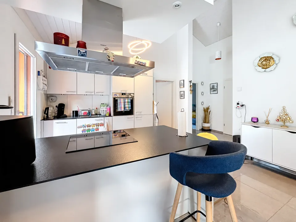 Beautiful cozy attic apartment with 3.5 rooms, mezzanine and large terrace – photo 3 of 14