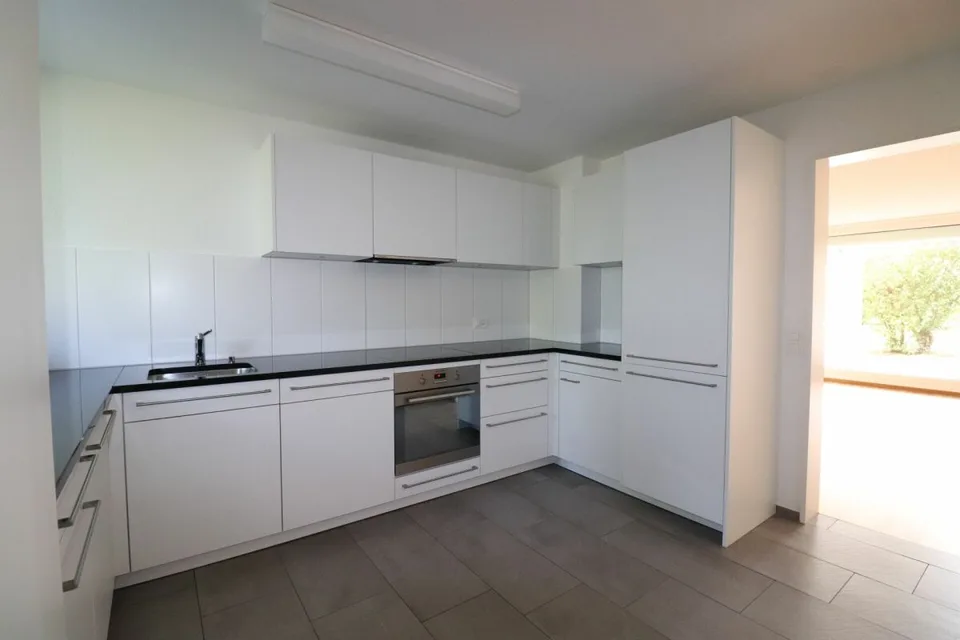 Nähe Mischelicenter- moderne und helle 3 1/2 Zimmer-Maisonette-Wohnung mit Gartensitzplatz – Foto 3 von 12