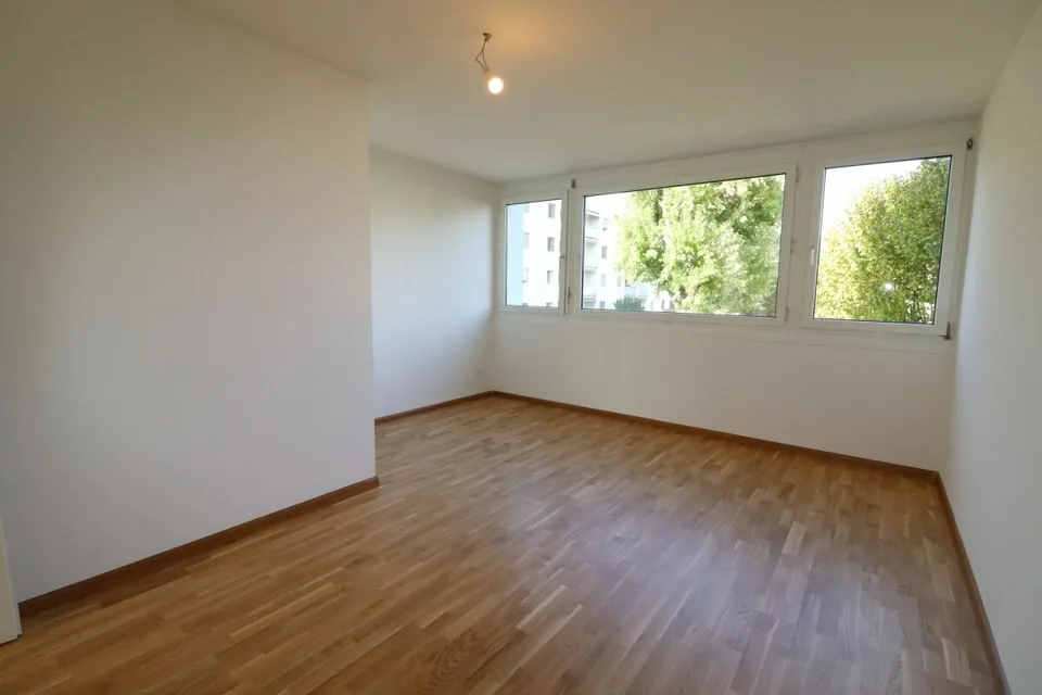 Nähe Mischelicenter- moderne und helle 3 1/2 Zimmer-Maisonette-Wohnung mit Gartensitzplatz – Foto 8 von 12