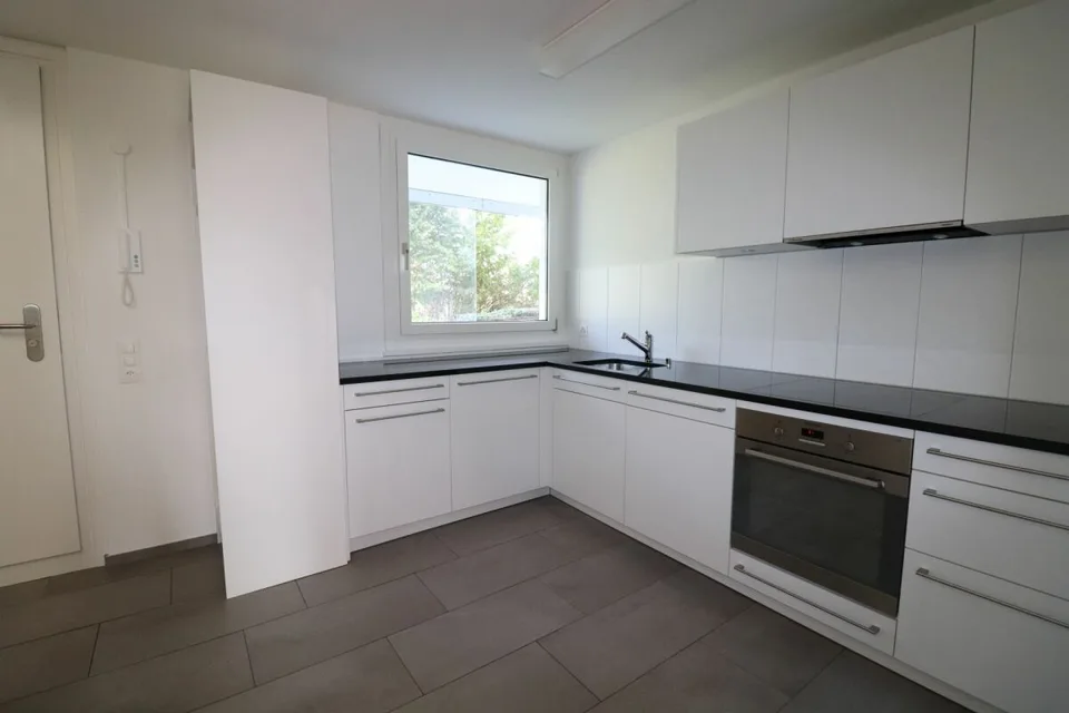 Nähe Mischelicenter- moderne und helle 3 1/2 Zimmer-Maisonette-Wohnung mit Gartensitzplatz – Foto 2 von 12