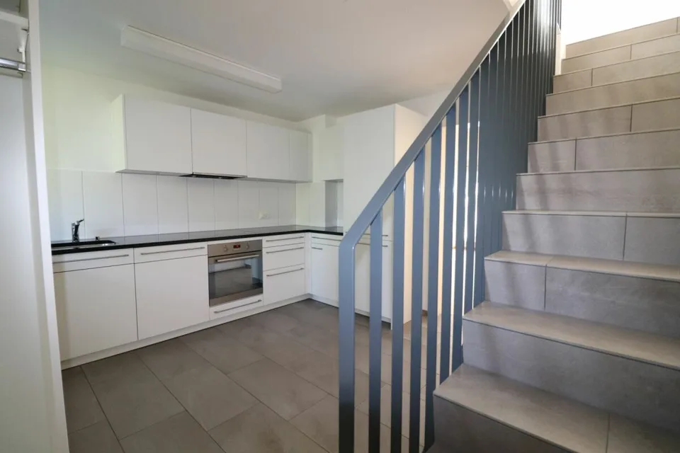 Nähe Mischelicenter- moderne und helle 3 1/2 Zimmer-Maisonette-Wohnung mit Gartensitzplatz – Foto 6 von 12