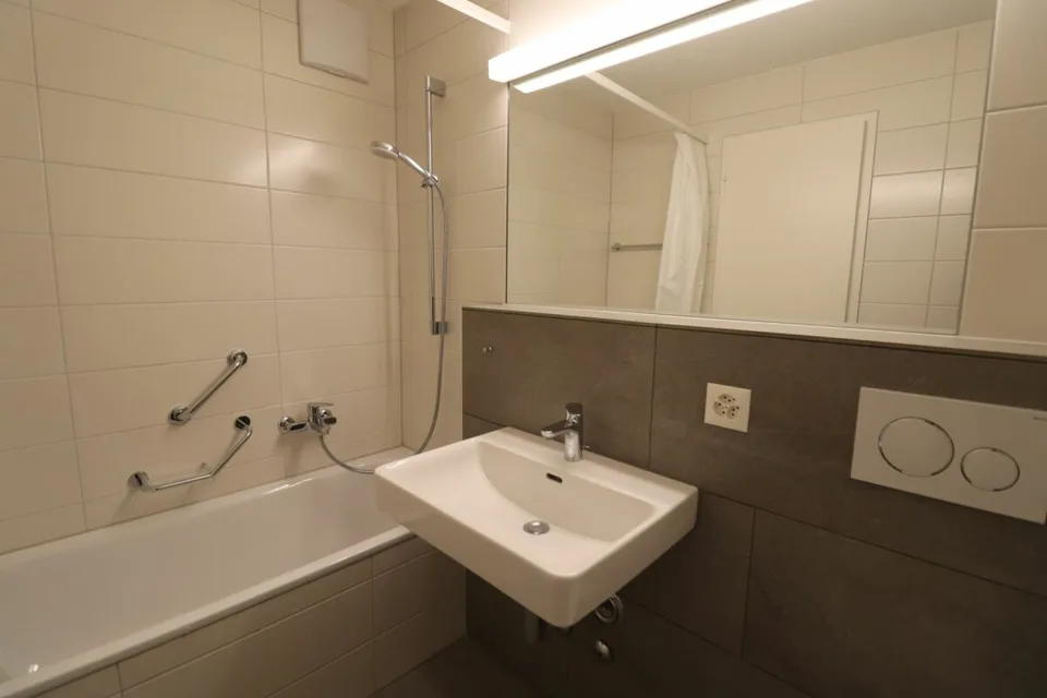 Nähe Mischelicenter- moderne und helle 3 1/2 Zimmer-Maisonette-Wohnung mit Gartensitzplatz – Foto 10 von 12