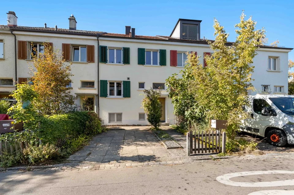 Maison de rang familiale dans une rue privée (rue résidentielle) – photo 2 sur 13
