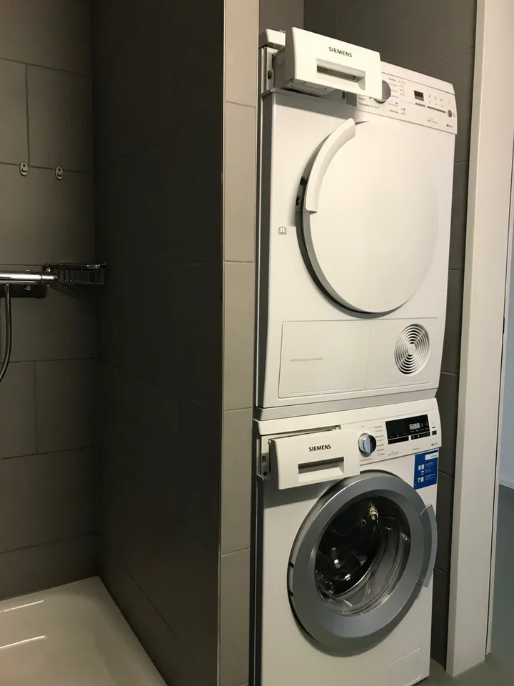 Appartamento moderno con loggia, 2 celle umide, torre di lavaggio privata – foto 8 di 8