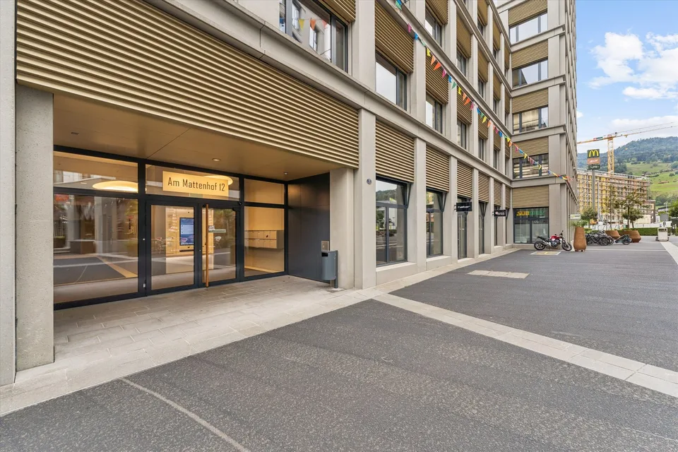 Flexible Bürofläche mit bestehendem Ausbau und Top-Anbindungen – Foto 2 von 12
