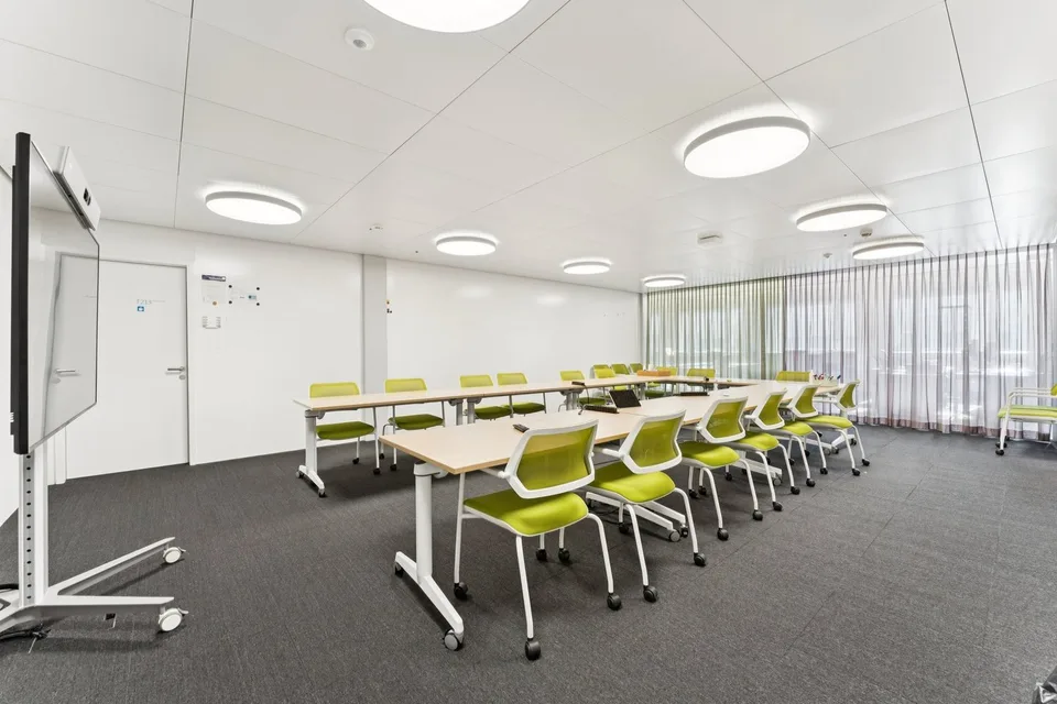 Flexible Bürofläche mit bestehendem Ausbau und Top-Anbindungen – Foto 12 von 12