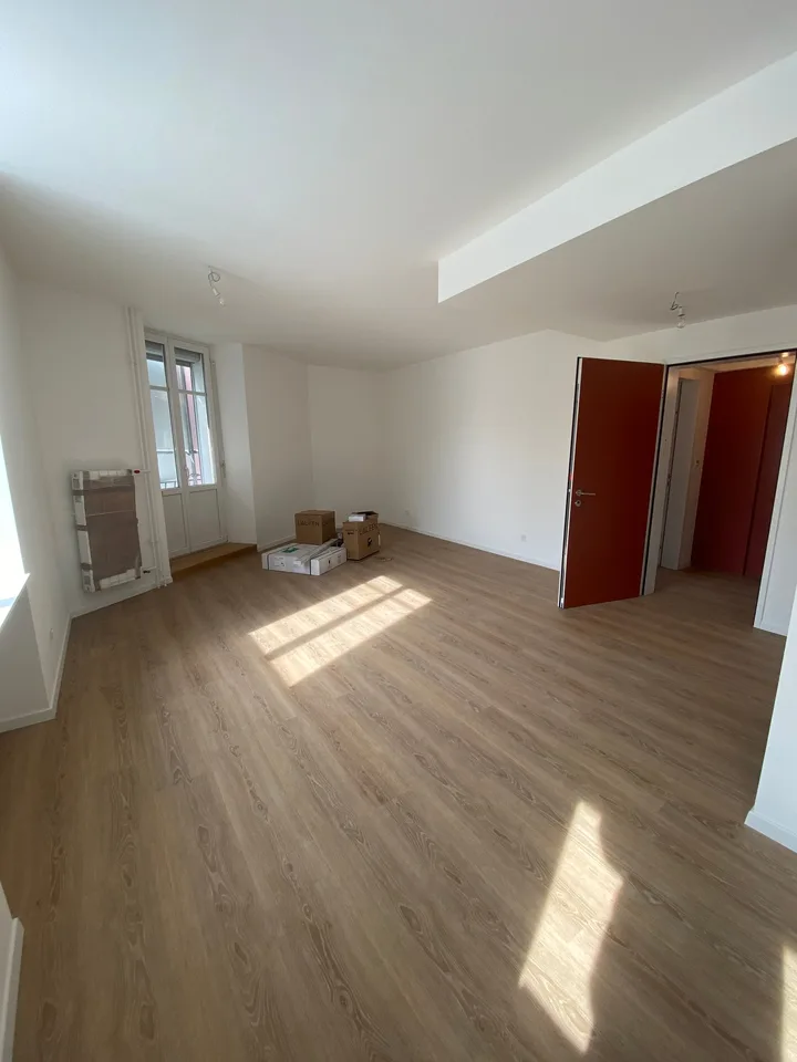 Sehr schönes renoviertes Studio im Herzen von Delémont – Foto 3 von 5