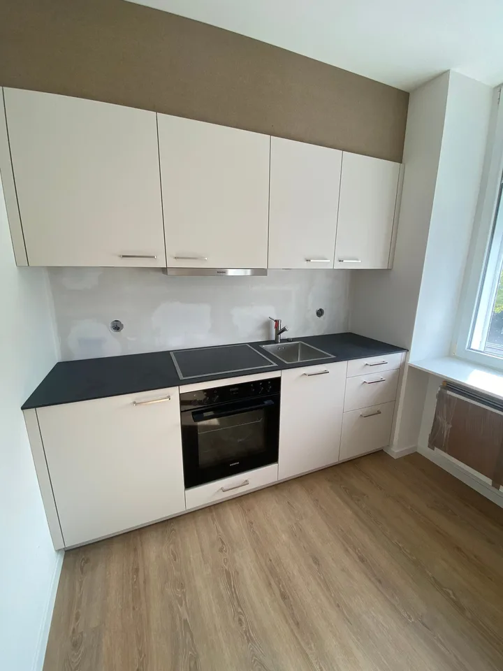 Sehr schönes renoviertes Studio im Herzen von Delémont – Foto 2 von 5