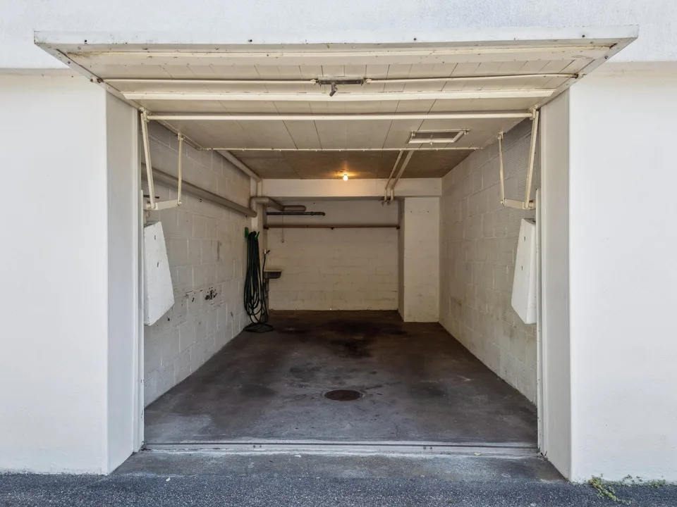 Modernes möbliertes Zimmer mit privatem Zugang in Oberengstringen – foto 22 di 23