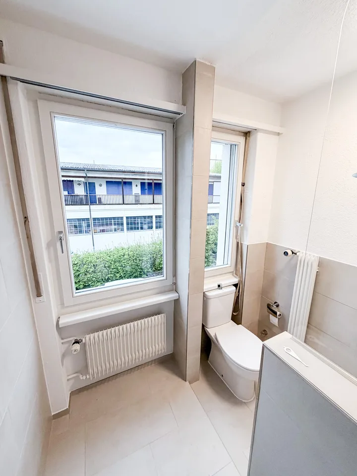 Modernes möbliertes Zimmer mit privatem Zugang in Oberengstringen – foto 16 di 23