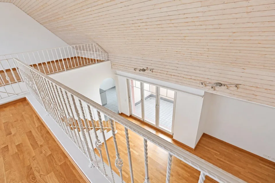 Maisonette Dachwohnung mit Cheminée und Waschturm – Foto 11 von 13