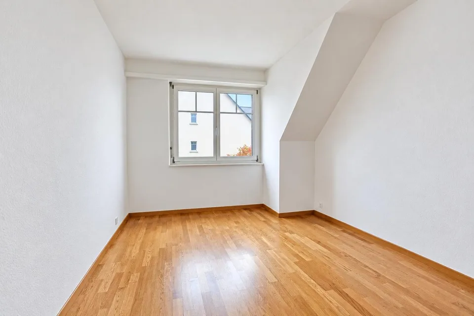 Maisonette Dachwohnung mit Cheminée und Waschturm – Foto 9 von 13