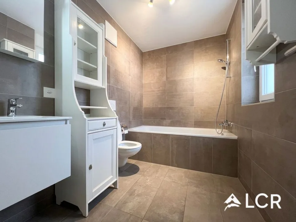 Bell'appartamento di 3.5 locali / 2 camere da letto / 2 bagni / 1 balcone / 2 posti auto – foto 6 di 10