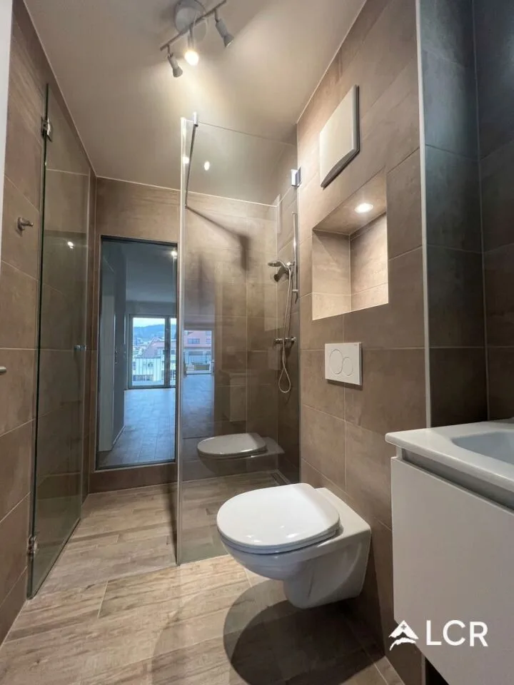 Bell'appartamento di 3.5 locali / 2 camere da letto / 2 bagni / 1 balcone / 2 posti auto – foto 7 di 10