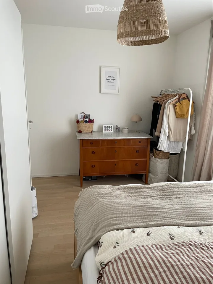 Übergabe des Mietvertrags - 2,5 Zimmer - Innenstadt – Foto 3 von 5