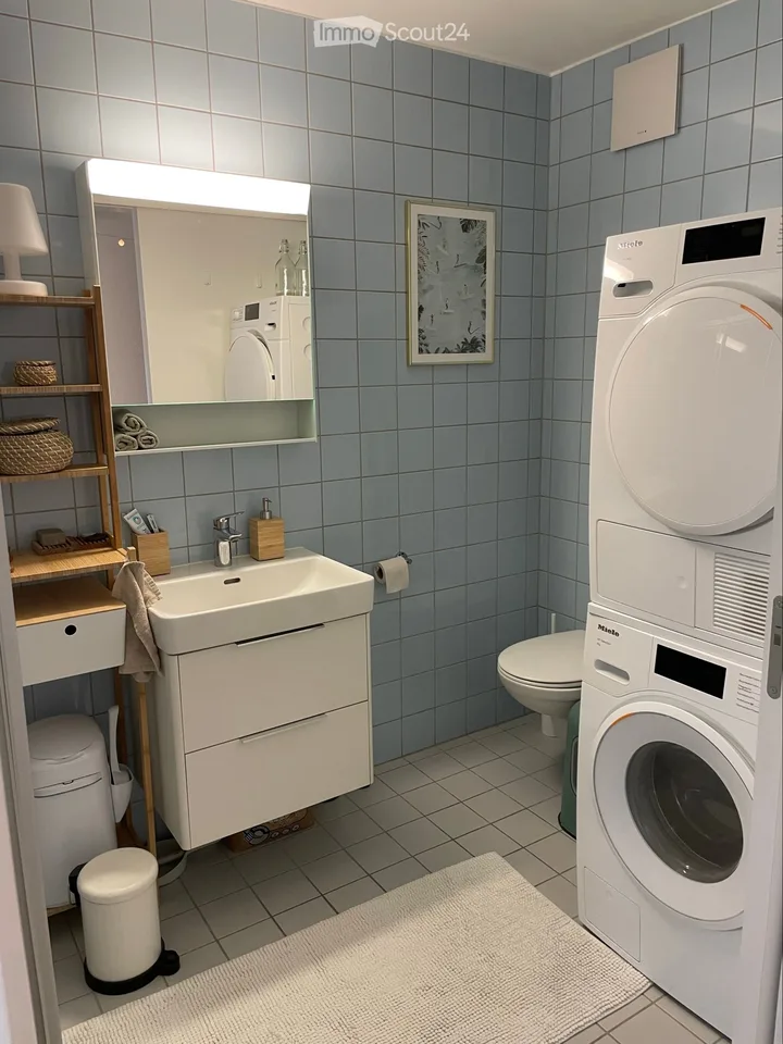 Übergabe des Mietvertrags - 2,5 Zimmer - Innenstadt – Foto 4 von 5