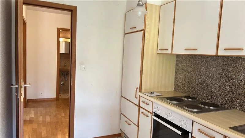 Lumineux appartement de 2.5 pièces avec balcon à louer à Renens – photo 3 sur 5