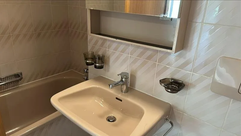 Lumineux appartement de 2.5 pièces avec balcon à louer à Renens – photo 5 sur 5